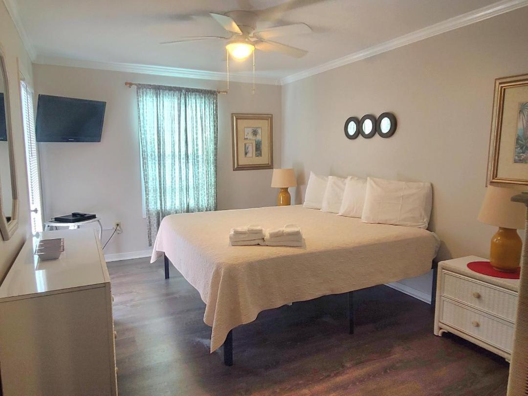 Beautiful 3 Bedroom Beachfront Condo กัลฟ์ชอร์ส ภายนอก รูปภาพ