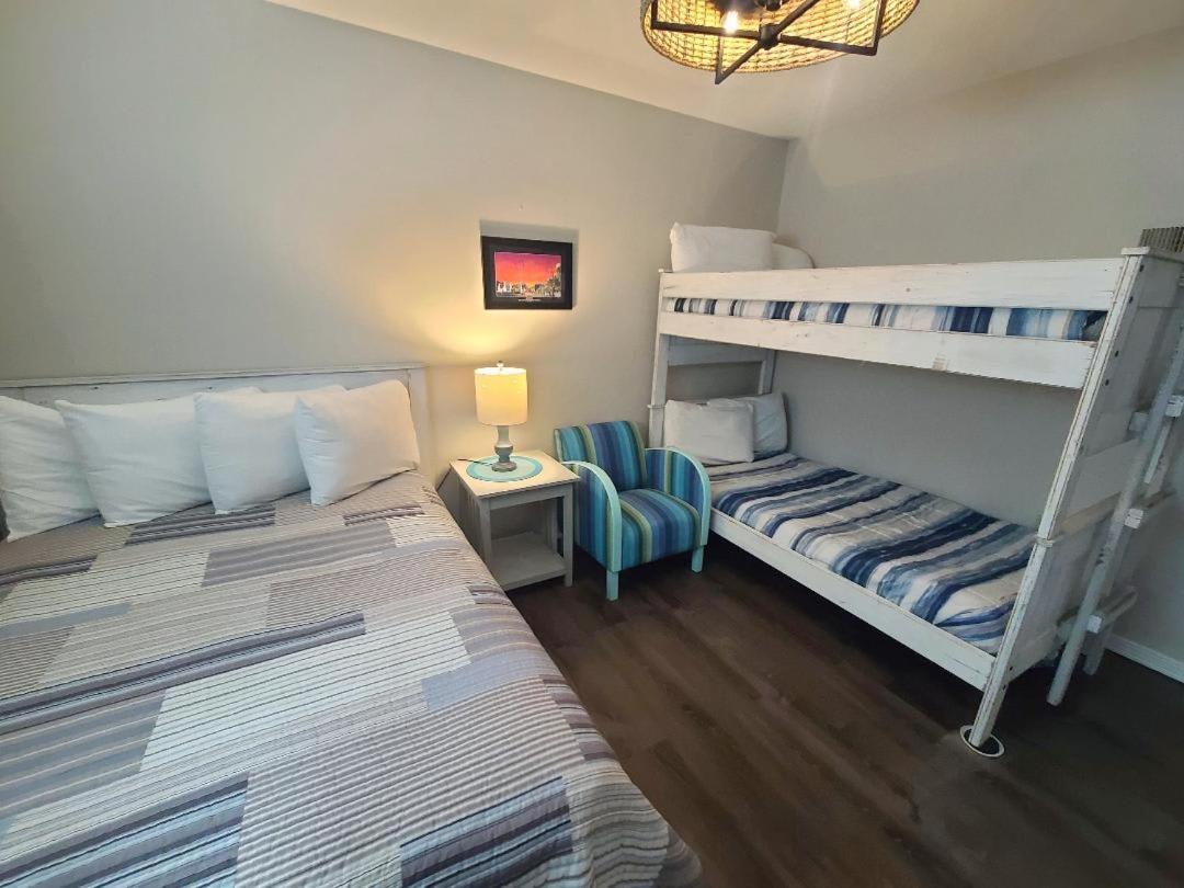 Beautiful 3 Bedroom Beachfront Condo กัลฟ์ชอร์ส ภายนอก รูปภาพ